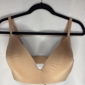 NWT SKIMS Wireless Foam Lightly Lined Bra. Size 38DD. Color: Clay